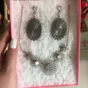 SABIKA NECKLACE AND EARRING SET